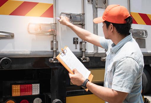5 Safety Tips for Truck Drivers 5 Safety Tips for Truck Drivers